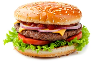 Hamburger met friet, saus en een drankje naar keuze